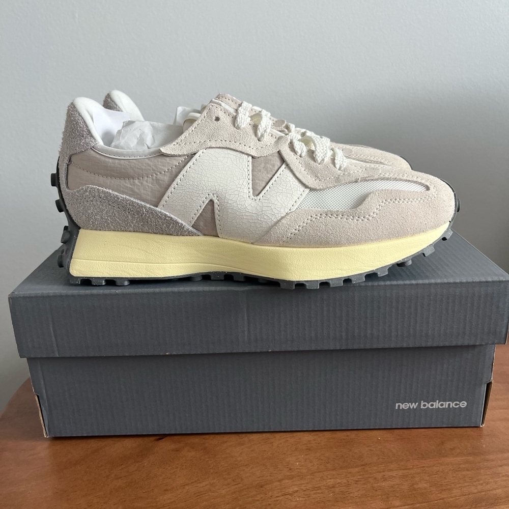 New Balance 327